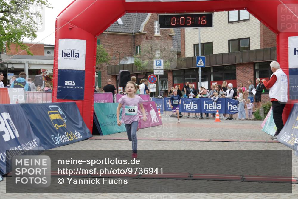 10.05.2026 - 8. Wedeler Halbmarathon Yannick Fuchs http://msf.ph/oto/9736941 10.05.2026 12:48:13 Ziel 346, 10, 03, 36, 346, 408, 714, 2013, 2116 meine-sportfotos.de
