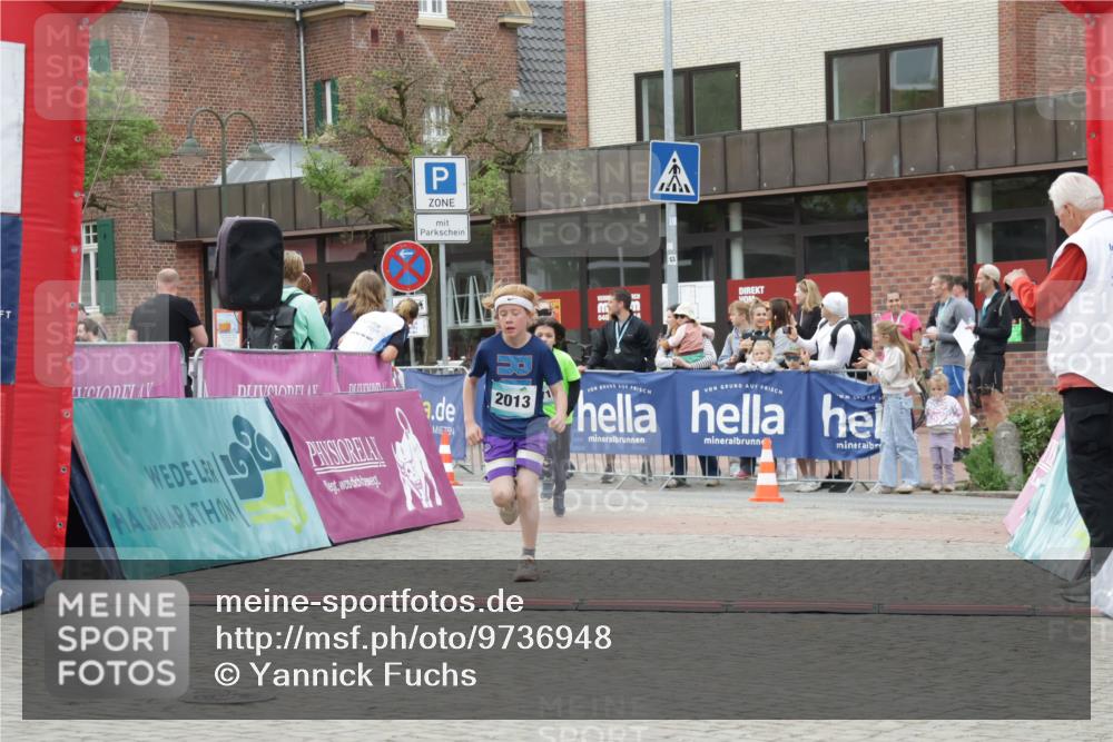 10.05.2026 - 8. Wedeler Halbmarathon Yannick Fuchs http://msf.ph/oto/9736948 10.05.2026 12:48:15 Ziel 2013, 346, 408, 714, 2013 meine-sportfotos.de
