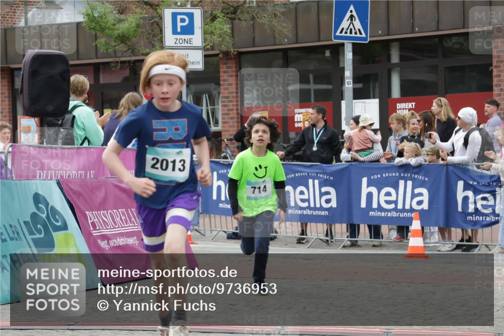 10.05.2026 - 8. Wedeler Halbmarathon Yannick Fuchs http://msf.ph/oto/9736953 10.05.2026 12:48:16 Ziel 2013, 714, 040, 346, 714, 2013, 2172 meine-sportfotos.de