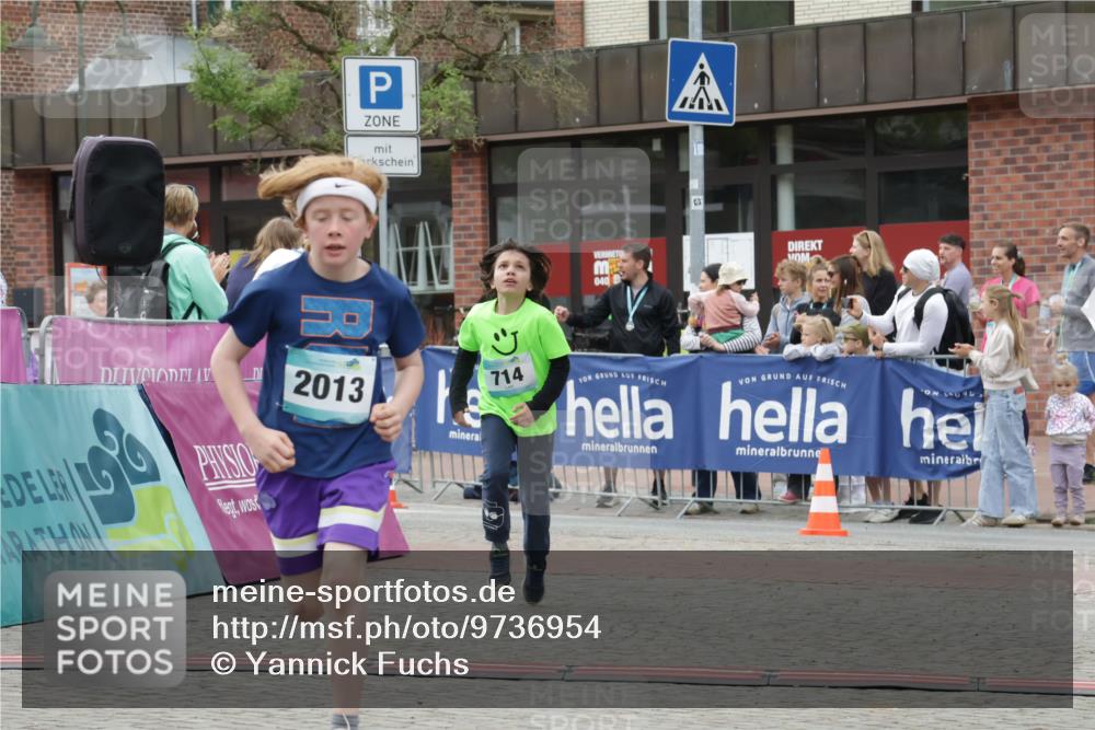 10.05.2026 - 8. Wedeler Halbmarathon Yannick Fuchs http://msf.ph/oto/9736954 10.05.2026 12:48:16 Ziel 2013, 040, 714, 346, 714, 2013, 2172 meine-sportfotos.de
