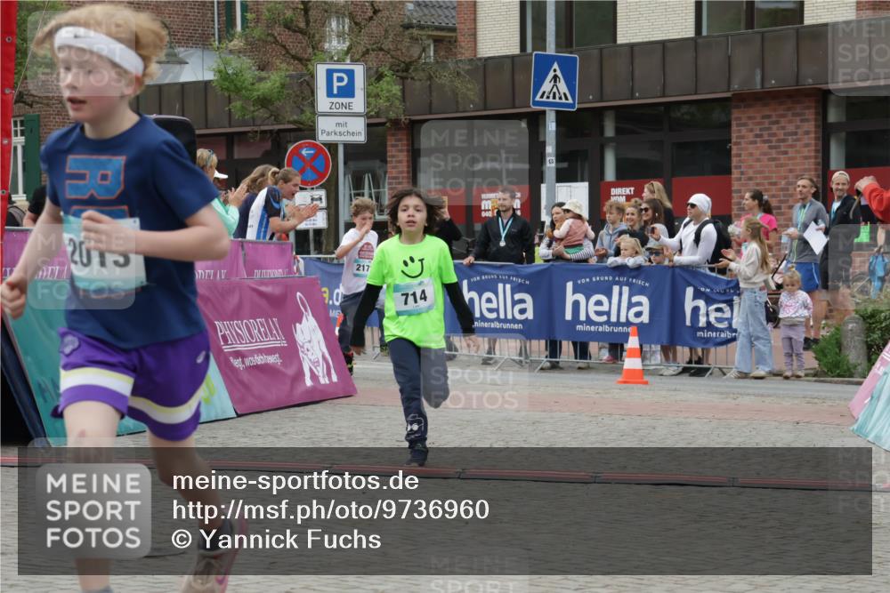 10.05.2026 - 8. Wedeler Halbmarathon Yannick Fuchs http://msf.ph/oto/9736960 10.05.2026 12:48:17 Ziel 2013, 7, 0, 217, 714, 040, 346, 714, 2013, 2172 meine-sportfotos.de