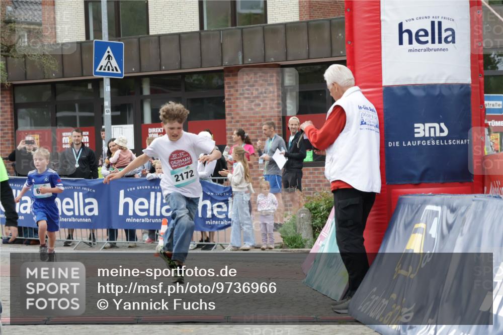 10.05.2026 - 8. Wedeler Halbmarathon Yannick Fuchs http://msf.ph/oto/9736966 10.05.2026 12:48:19 Ziel 040, 16, 20, 22, 2, 2172, 607, 714, 2013, 2172 meine-sportfotos.de