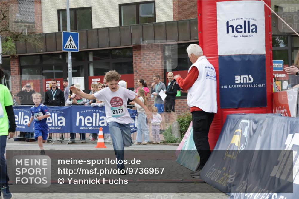 10.05.2026 - 8. Wedeler Halbmarathon Yannick Fuchs http://msf.ph/oto/9736967 10.05.2026 12:48:19 Ziel 040, 16, 20, 22, 20, 607, 2172, 1, 607, 714, 2013, 2172 meine-sportfotos.de