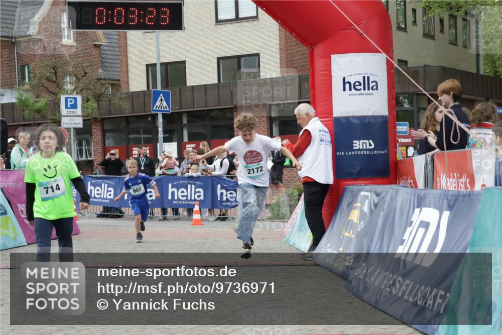 10.05.2026 - 8. Wedeler Halbmarathon Yannick Fuchs http://msf.ph/oto/9736971 10.05.2026 12:48:19 Ziel 180, 03, 23, 714, 607, 20, 22, 2172, 607, 714, 2013, 2172 meine-sportfotos.de