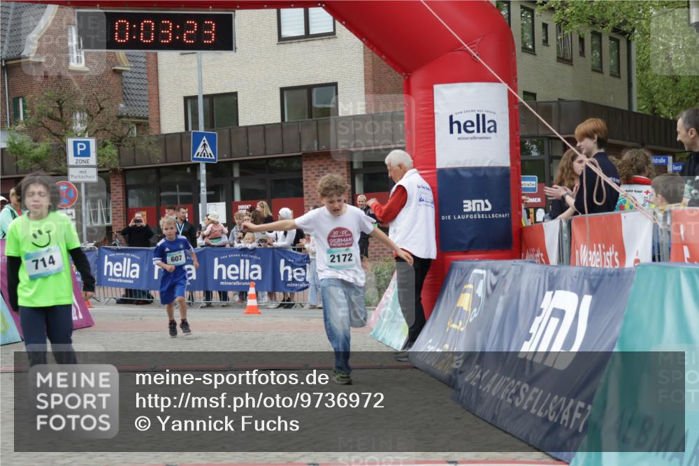 10.05.2026 - 8. Wedeler Halbmarathon Yannick Fuchs http://msf.ph/oto/9736972 10.05.2026 12:48:20 Ziel 0, 03, 23, 714, 607, 20, 22, 2172, 607, 714, 2013, 2172 meine-sportfotos.de
