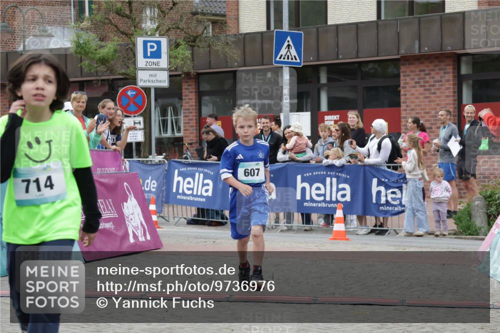 10.05.2026 - 8. Wedeler Halbmarathon Yannick Fuchs http://msf.ph/oto/9736976 10.05.2026 12:48:21 Ziel 714, 607, 607, 609, 714, 2013, 2095, 2172 meine-sportfotos.de