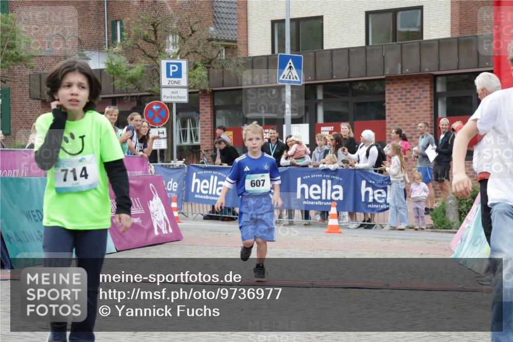 10.05.2026 - 8. Wedeler Halbmarathon Yannick Fuchs http://msf.ph/oto/9736977 10.05.2026 12:48:21 Ziel 714, 607, 607, 609, 714, 2013, 2095, 2172 meine-sportfotos.de
