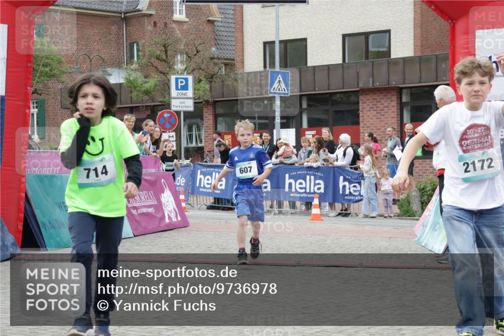 10.05.2026 - 8. Wedeler Halbmarathon Yannick Fuchs http://msf.ph/oto/9736978 10.05.2026 12:48:21 Ziel 714, 2095, 607, 20, 22, 2026, 2172, 607, 609, 714, 2013, 2095, 2172 meine-sportfotos.de