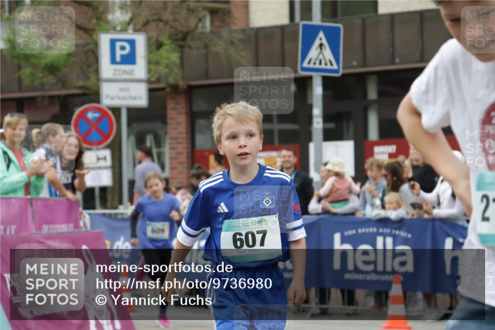 10.05.2026 - 8. Wedeler Halbmarathon Yannick Fuchs http://msf.ph/oto/9736980 10.05.2026 12:48:22 Ziel 609, 607, 2, 2, 147, 607, 609, 714, 2013, 2095, 2172 meine-sportfotos.de