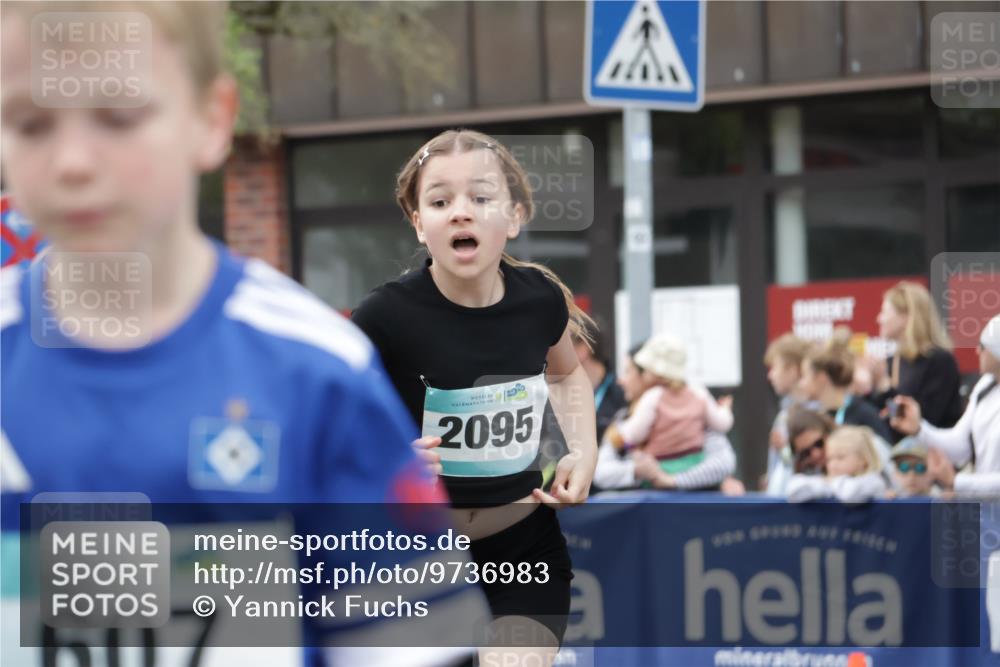 10.05.2026 - 8. Wedeler Halbmarathon Yannick Fuchs http://msf.ph/oto/9736983 10.05.2026 12:48:25 Ziel 607, 2095, 147, 607, 609, 728, 2095, 2172 meine-sportfotos.de