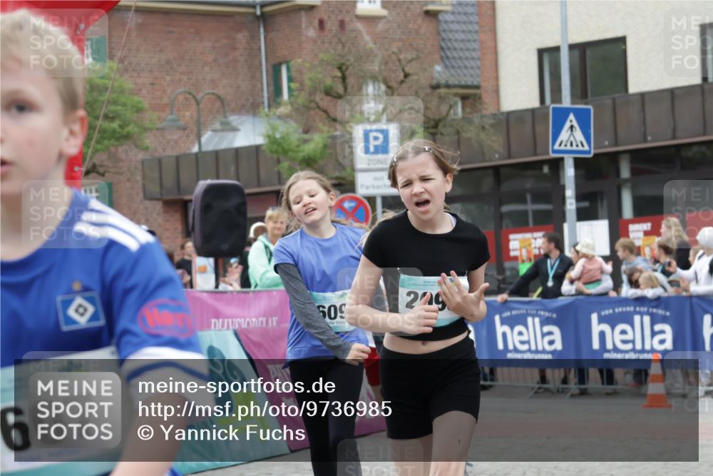 10.05.2026 - 8. Wedeler Halbmarathon Yannick Fuchs http://msf.ph/oto/9736985 10.05.2026 12:48:26 Ziel 607, 509, 229, 147, 607, 609, 728, 2095, 2172 meine-sportfotos.de