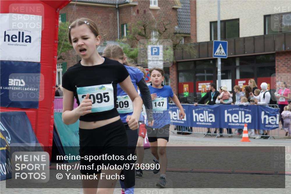 10.05.2026 - 8. Wedeler Halbmarathon Yannick Fuchs http://msf.ph/oto/9736990 10.05.2026 12:48:27 Ziel 095, 509, 147, 147, 607, 609, 728, 2095 meine-sportfotos.de
