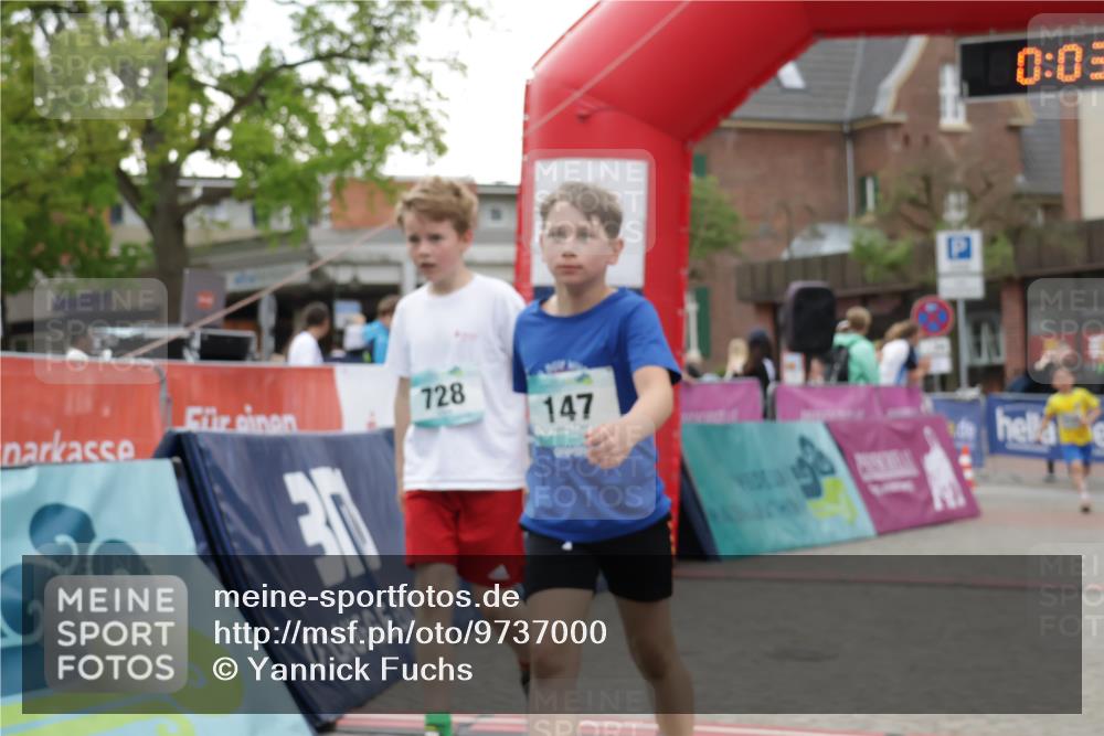 10.05.2026 - 8. Wedeler Halbmarathon Yannick Fuchs http://msf.ph/oto/9737000 10.05.2026 12:48:30 Ziel 30, 728, 147, 0, 05, 147, 519, 609, 728, 2066, 2095, 2150 meine-sportfotos.de