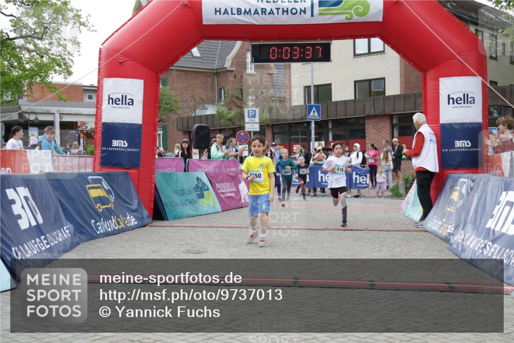 10.05.2026 - 8. Wedeler Halbmarathon Yannick Fuchs http://msf.ph/oto/9737013 10.05.2026 12:48:33 Ziel 30, 180, 03, 37, 2054, 250, 197, 519, 197, 519, 728, 2054, 2063, 2066, 2150, 2170 meine-sportfotos.de