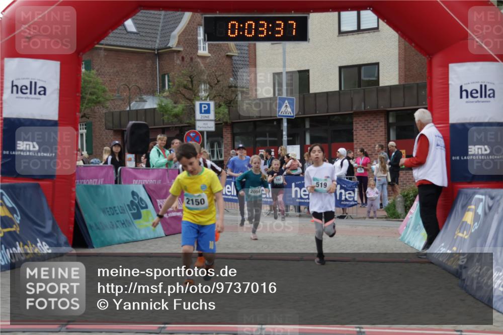 10.05.2026 - 8. Wedeler Halbmarathon Yannick Fuchs http://msf.ph/oto/9737016 10.05.2026 12:48:34 Ziel 0, 03, 37, 2150, 2054, 197, 519, 197, 519, 2054, 2063, 2066, 2150, 2170 meine-sportfotos.de