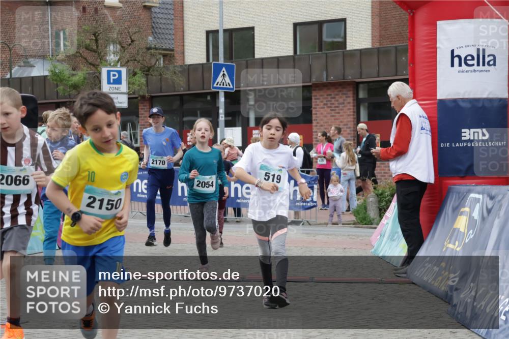 10.05.2026 - 8. Wedeler Halbmarathon Yannick Fuchs http://msf.ph/oto/9737020 10.05.2026 12:48:35 Ziel 2066, 10, 2150, 2170, 2054, 519, 197, 519, 2054, 2063, 2066, 2110, 2150, 2170 meine-sportfotos.de