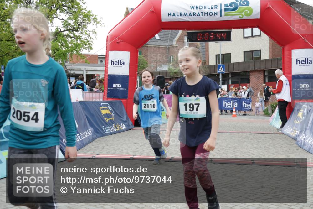 10.05.2026 - 8. Wedeler Halbmarathon Yannick Fuchs http://msf.ph/oto/9737044 10.05.2026 12:48:41 Ziel 2054, 2110, 0, 03, 49, 197, 148, 197, 825, 2054, 2063, 2110, 2111, 2170 meine-sportfotos.de