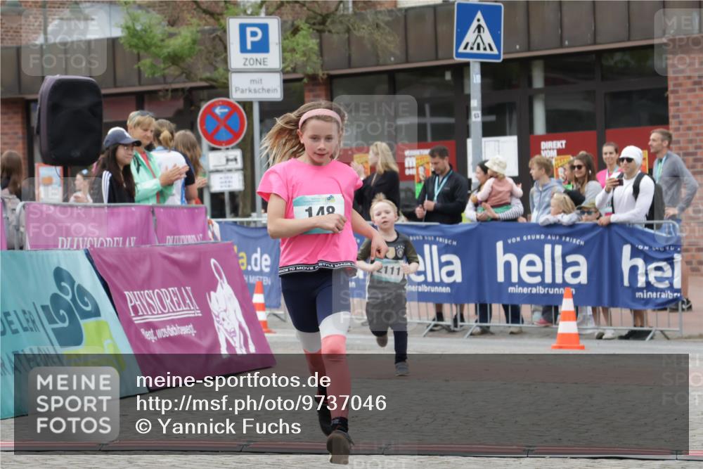 10.05.2026 - 8. Wedeler Halbmarathon Yannick Fuchs http://msf.ph/oto/9737046 10.05.2026 12:48:42 Ziel 149, 148, 197, 825, 2110, 2111, 2170 meine-sportfotos.de
