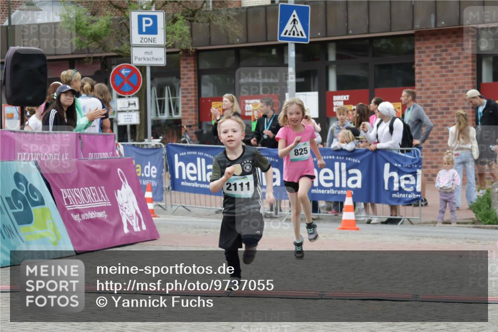 10.05.2026 - 8. Wedeler Halbmarathon Yannick Fuchs http://msf.ph/oto/9737055 10.05.2026 12:48:44 Ziel 040, 4, 2111, 825, 148, 825, 2110, 2111 meine-sportfotos.de