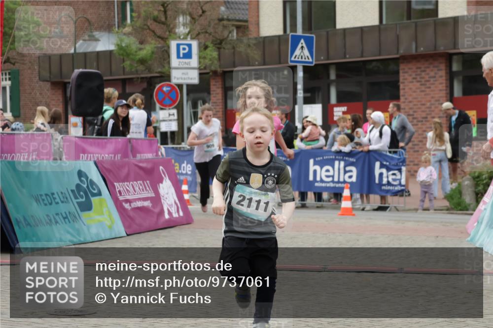 10.05.2026 - 8. Wedeler Halbmarathon Yannick Fuchs http://msf.ph/oto/9737061 10.05.2026 12:48:45 Ziel 909, 2111, 148, 825, 909, 2110, 2111 meine-sportfotos.de