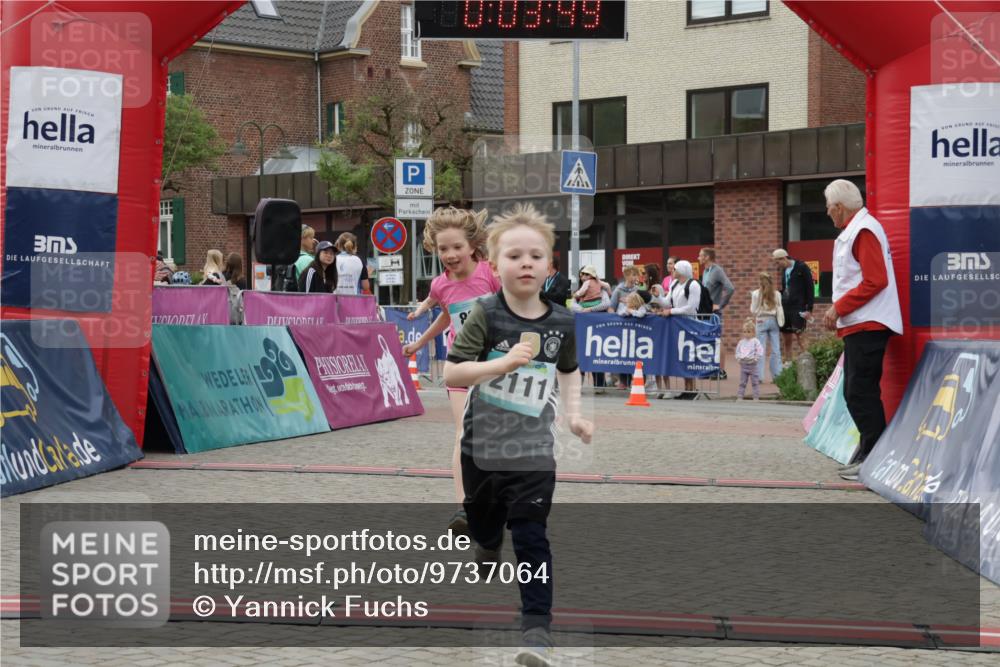 10.05.2026 - 8. Wedeler Halbmarathon Yannick Fuchs http://msf.ph/oto/9737064 10.05.2026 12:48:46 Ziel 2111, 148, 825, 909, 2111 meine-sportfotos.de