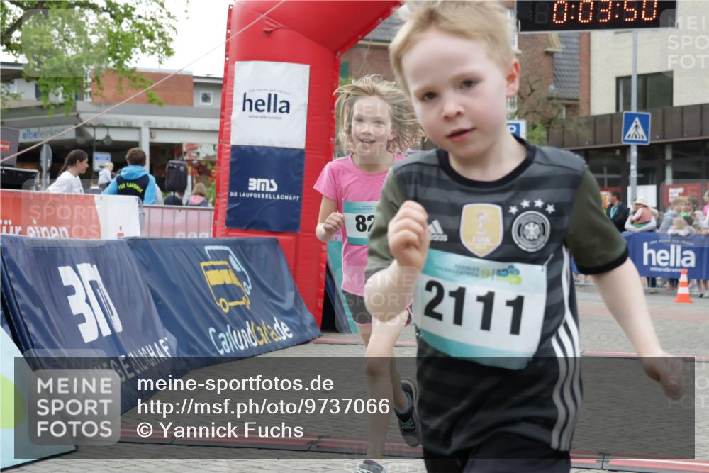 10.05.2026 - 8. Wedeler Halbmarathon Yannick Fuchs http://msf.ph/oto/9737066 10.05.2026 12:48:47 Ziel 30, 82, 0, 03, 50, 16, 2111, 148, 825, 909, 2111 meine-sportfotos.de