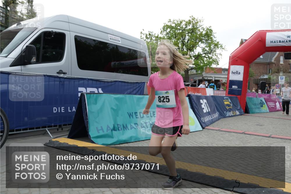 10.05.2026 - 8. Wedeler Halbmarathon Yannick Fuchs http://msf.ph/oto/9737071 10.05.2026 12:48:48 Ziel 120, 0, 825, 30, 148, 825, 909, 2111 meine-sportfotos.de