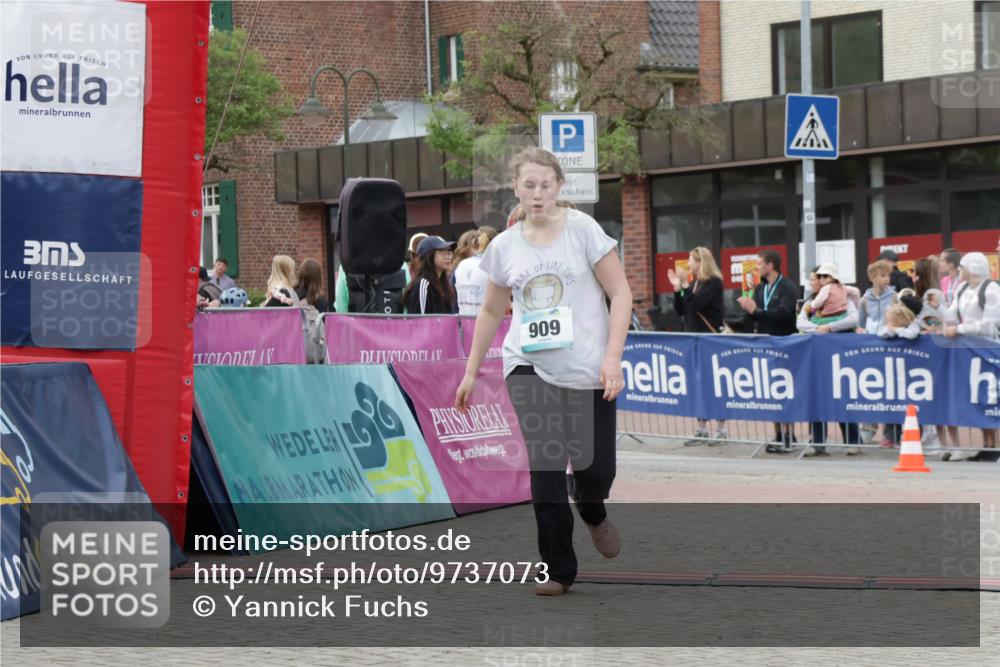 10.05.2026 - 8. Wedeler Halbmarathon Yannick Fuchs http://msf.ph/oto/9737073 10.05.2026 12:48:49 Ziel 909, 825, 909, 2111 meine-sportfotos.de