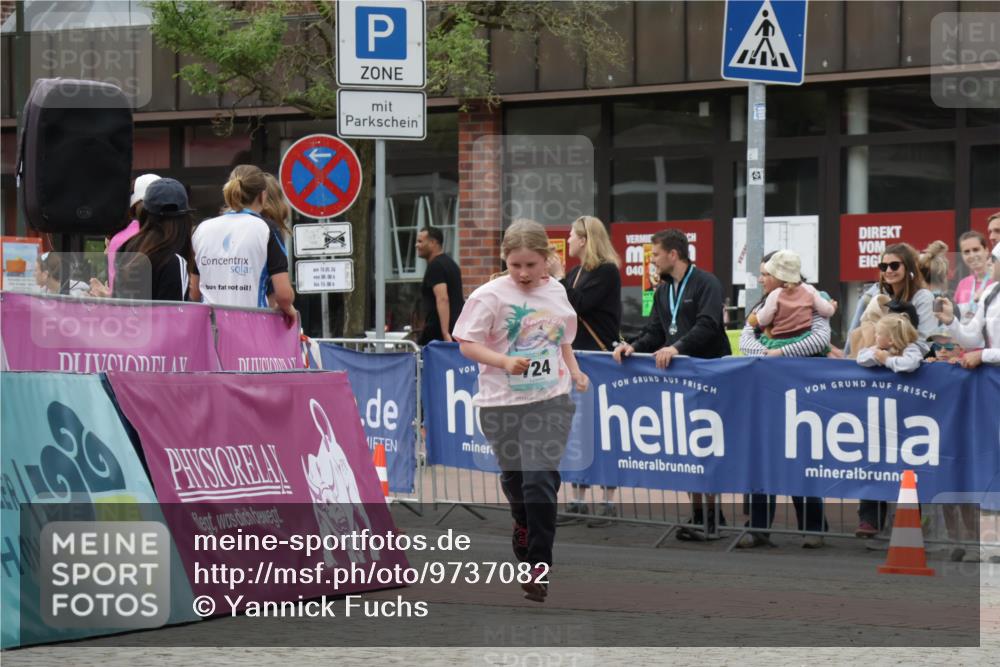 10.05.2026 - 8. Wedeler Halbmarathon Yannick Fuchs http://msf.ph/oto/9737082 10.05.2026 12:48:54 Ziel 10, 05, 26, 1500, 040, 24, 724, 909 meine-sportfotos.de