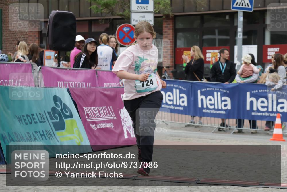 10.05.2026 - 8. Wedeler Halbmarathon Yannick Fuchs http://msf.ph/oto/9737086 10.05.2026 12:48:56 Ziel 724, 724 meine-sportfotos.de