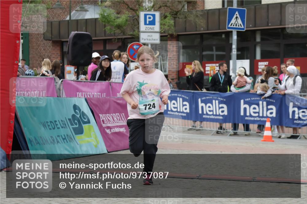 10.05.2026 - 8. Wedeler Halbmarathon Yannick Fuchs http://msf.ph/oto/9737087 10.05.2026 12:48:56 Ziel 724, 724 meine-sportfotos.de