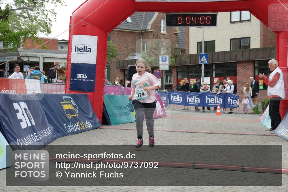 10.05.2026 - 8. Wedeler Halbmarathon Yannick Fuchs http://msf.ph/oto/9737092 10.05.2026 12:48:57 Ziel 30, 10, 09, 00, 724, 724 meine-sportfotos.de