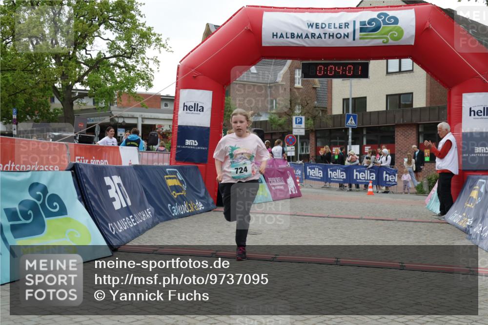 10.05.2026 - 8. Wedeler Halbmarathon Yannick Fuchs http://msf.ph/oto/9737095 10.05.2026 12:48:57 Ziel 30, 724, 180, 09, 00, 724 meine-sportfotos.de