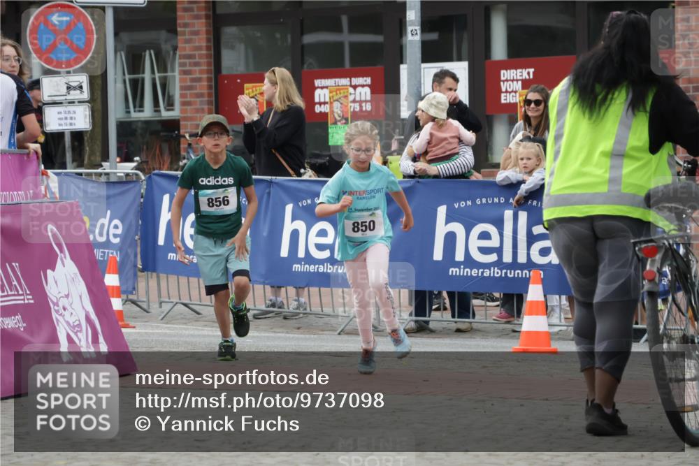 10.05.2026 - 8. Wedeler Halbmarathon Yannick Fuchs http://msf.ph/oto/9737098 10.05.2026 12:49:06 Ziel 10, 05, 26, 08, 00, 15, 00, 856, 040, 75, 16, 24, 200, 850, 850, 856 meine-sportfotos.de