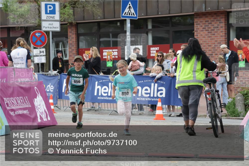 10.05.2026 - 8. Wedeler Halbmarathon Yannick Fuchs http://msf.ph/oto/9737100 10.05.2026 12:49:07 Ziel 10, 05, 26, 15, 1, 1, 856, 75, 16, 040, 24, 2013, 850, 850, 856 meine-sportfotos.de
