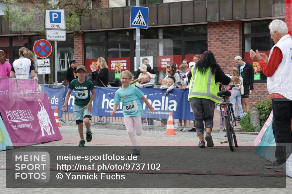 10.05.2026 - 8. Wedeler Halbmarathon Yannick Fuchs http://msf.ph/oto/9737102 10.05.2026 12:49:08 Ziel 10, 05, 26, 1500, 856, 040, 75, 16, 4, 2023, 850, 856 meine-sportfotos.de