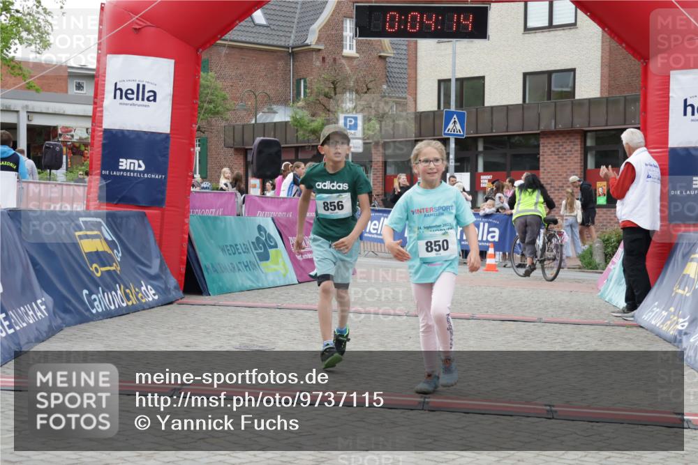 10.05.2026 - 8. Wedeler Halbmarathon Yannick Fuchs http://msf.ph/oto/9737115 10.05.2026 12:49:11 Ziel 10, 09, 39, 856, 24, 2023, 850, 850, 856 meine-sportfotos.de