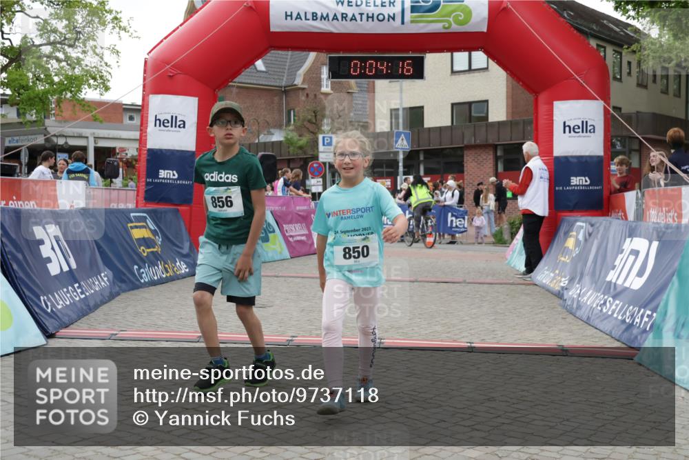 10.05.2026 - 8. Wedeler Halbmarathon Yannick Fuchs http://msf.ph/oto/9737118 10.05.2026 12:49:12 Ziel 150, 130, 202, 856, 10, 09, 06, 24, 2023, 850, 17, 850, 856 meine-sportfotos.de