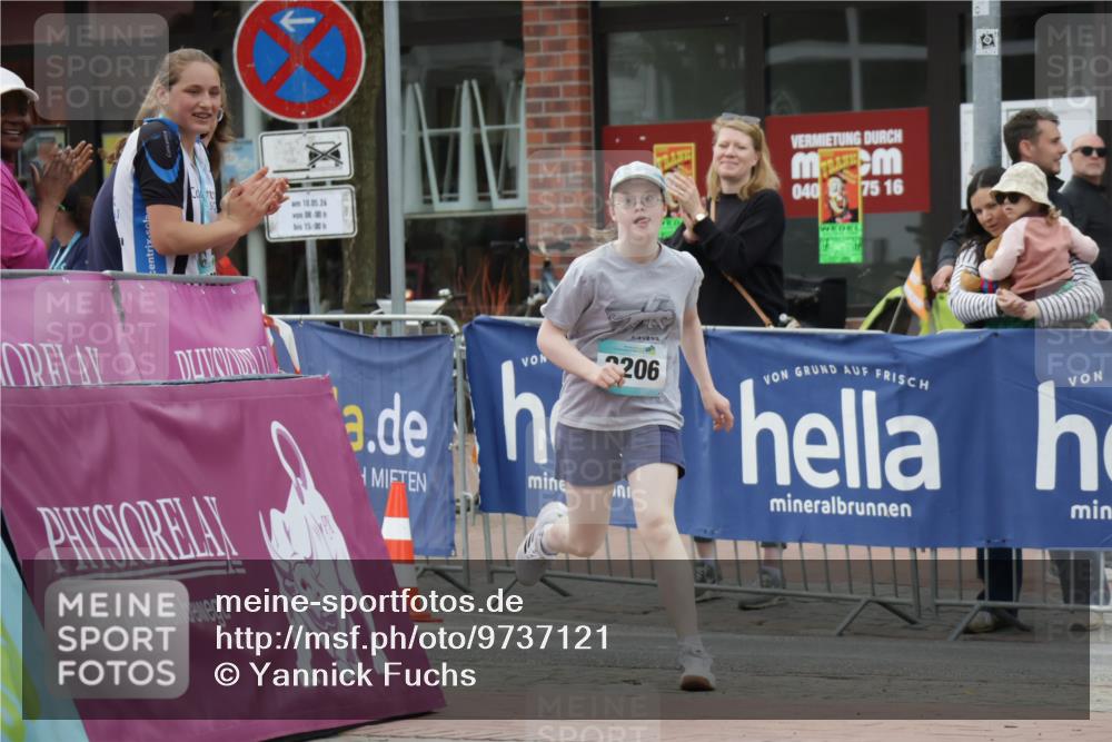 10.05.2026 - 8. Wedeler Halbmarathon Yannick Fuchs http://msf.ph/oto/9737121 10.05.2026 12:49:28 Ziel 10, 05, 26, 00, 00, 15, 00, 206, 040, 75, 16, 2206 meine-sportfotos.de