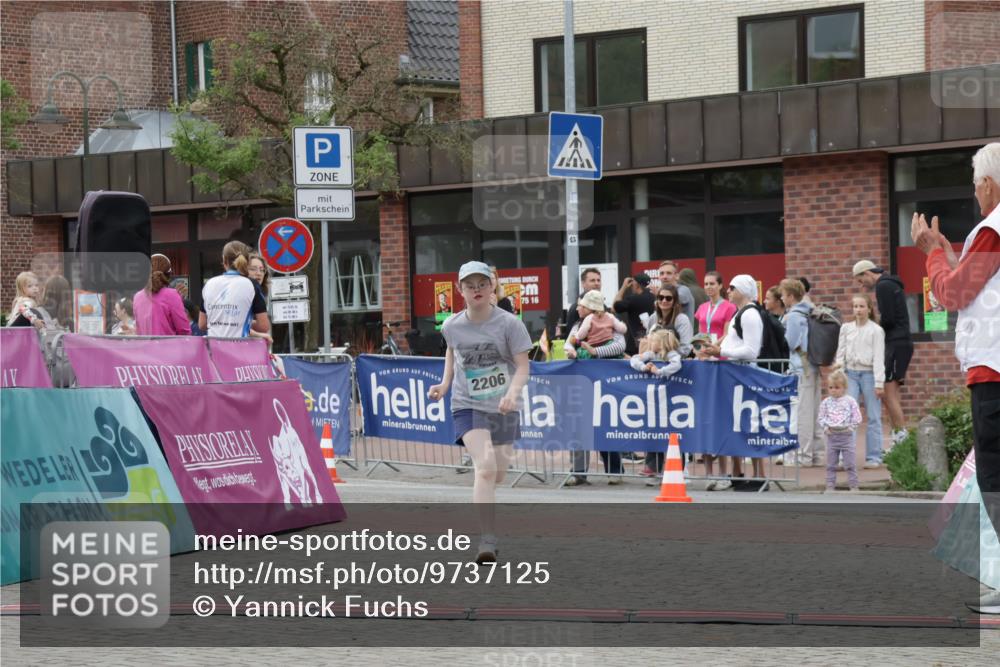 10.05.2026 - 8. Wedeler Halbmarathon Yannick Fuchs http://msf.ph/oto/9737125 10.05.2026 12:49:30 Ziel 653, 75, 16, 2206, 2206 meine-sportfotos.de