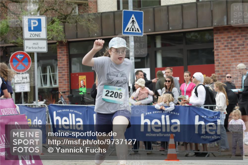 10.05.2026 - 8. Wedeler Halbmarathon Yannick Fuchs http://msf.ph/oto/9737127 10.05.2026 12:49:31 Ziel 4, 2206, 2206 meine-sportfotos.de