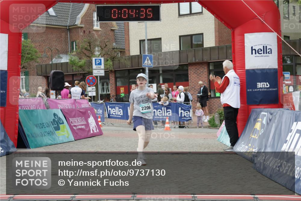 10.05.2026 - 8. Wedeler Halbmarathon Yannick Fuchs http://msf.ph/oto/9737130 10.05.2026 12:49:31 Ziel 180, 09, 35, 2206, 2206 meine-sportfotos.de