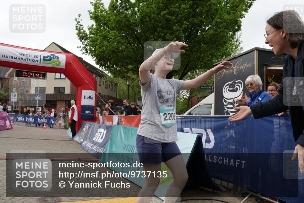 10.05.2026 - 8. Wedeler Halbmarathon Yannick Fuchs http://msf.ph/oto/9737135 10.05.2026 12:49:40 Ziel 19, 0, 04, 43, 2206 meine-sportfotos.de