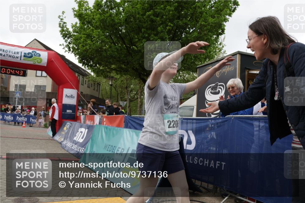 10.05.2026 - 8. Wedeler Halbmarathon Yannick Fuchs http://msf.ph/oto/9737136 10.05.2026 12:49:40 Ziel 1999, 0, 04, 43, 2206 meine-sportfotos.de