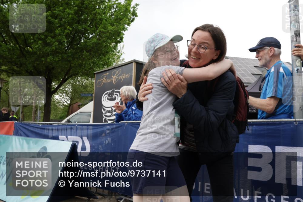 10.05.2026 - 8. Wedeler Halbmarathon Yannick Fuchs http://msf.ph/oto/9737141 10.05.2026 12:49:41 Ziel 1137, 3 meine-sportfotos.de