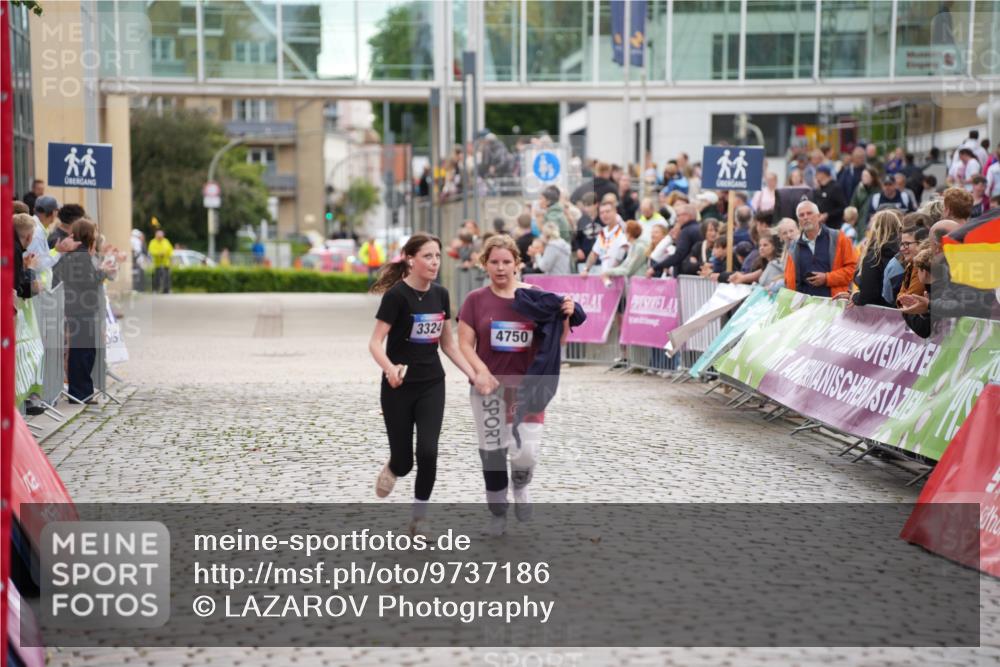 12.06.2026 - Holstenköstenlauf LAZAROV Photography http://msf.ph/oto/9737186 12.06.2026 18:13:18 Laufen 3324, 4750 meine-sportfotos.de