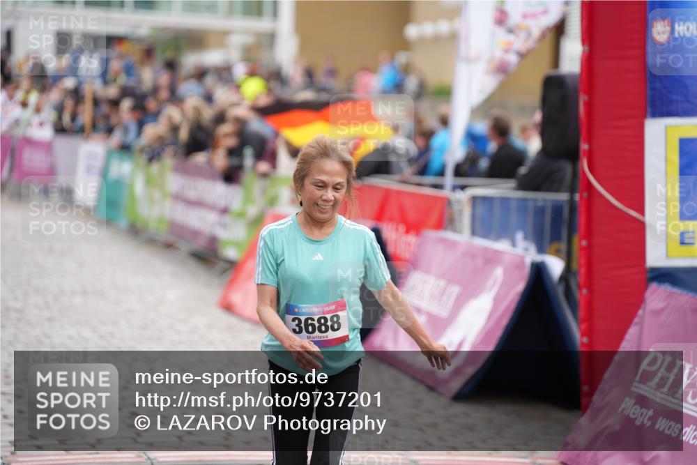 12.06.2026 - Holstenköstenlauf LAZAROV Photography http://msf.ph/oto/9737201 12.06.2026 18:12:34 Laufen 3688, 3689 meine-sportfotos.de