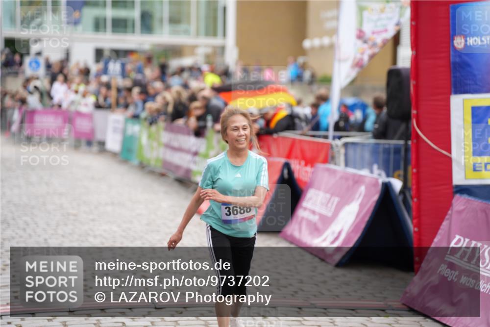12.06.2026 - Holstenköstenlauf LAZAROV Photography http://msf.ph/oto/9737202 12.06.2026 18:12:34 Laufen 3688, 3689 meine-sportfotos.de