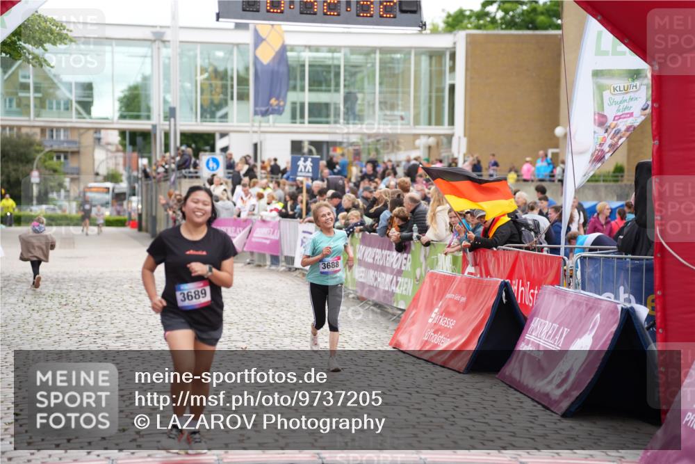12.06.2026 - Holstenköstenlauf LAZAROV Photography http://msf.ph/oto/9737205 12.06.2026 18:12:31 Laufen 3688, 3689 meine-sportfotos.de