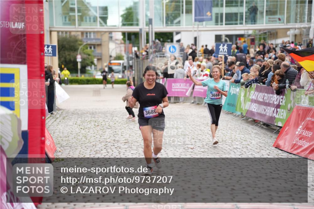 12.06.2026 - Holstenköstenlauf LAZAROV Photography http://msf.ph/oto/9737207 12.06.2026 18:12:29 Laufen 3688, 3689 meine-sportfotos.de